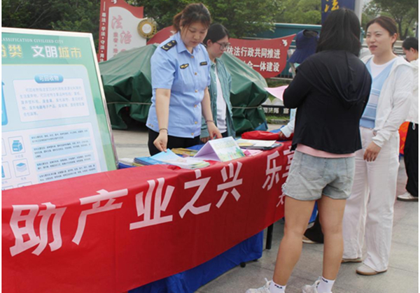 大通區(qū)市場監(jiān)管局質(zhì)量基礎(chǔ)設(shè)施&ldquo;一站式&rdquo;服務(wù)站開展世界認(rèn)可日宣傳活動(dòng)
